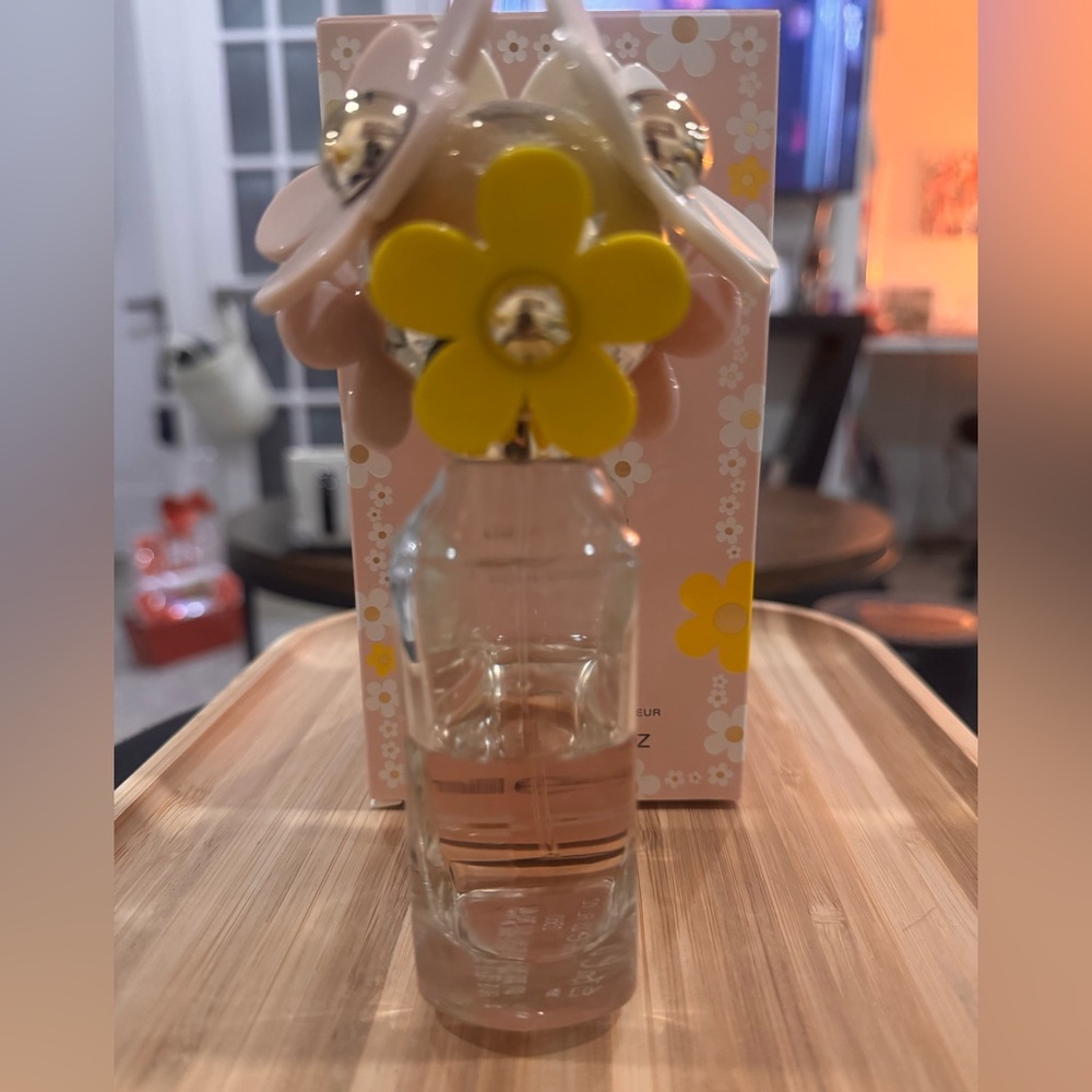 Marc Jacobs Daisy Eau So Fresh 75ml half full bottle - Picture 2 of 4